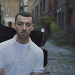 Sam Smith revelou recentemente ao jornal The Sunday Times a sua luta pessoal com o peso ao ser constantemente avaliado pelo público. (Foto: Reprodução)