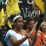 “Zumbi dos Palmares foi um homem que conseguiu manter a chama viva, ardente em nossos corações, nas nossas veias, nas nossas almas, que fez com que esse Brasil pudesse reconhecê-lo como herói da pátria brasileira. Não herói dos negros, é herói da pátria brasileira. Não é apenas um feriado qualquer, é uma história do Brasil”, disse a deputada Benedita da Silva (PT-RJ), que falou em nome da bancada governista. (Foto: Agência Brasil)