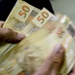 Os valores a receber de até R$ 10 concentram 63,43% dos beneficiários. Os valores entre R$ 10,01 e R$ 100 correspondem a 24,92% dos correntistas. (Foto: Agência Brasil)