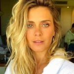 Carolina Dieckmann é outra famosa que também ama dormir e admitiu que descansa cerca de 12 horas por dia (Foto: Instagram)