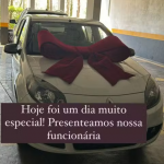 O Renault Sandero branco foi entregue para a funcionária com um laço vermelho, na garagem de um prédio em São Paulo, onde Eli e Viih Tube moram com a filha, Lua Di Felice, de 8 meses. (Foto: Reprodução/Instagram)