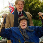 Maggie Smith continua sendo escalada para papéis principais em filmes. Por exemplo, a atriz liderou o elenco da comédia dramática de 'A Senhora da Van' (2015). (Foto: Divulgação)