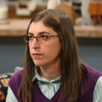 Isso porque a atriz americana, que ficou conhecida por séries como "Blossom" e "The Big Bang Theory", é judia ortodoxa-moderna. (Foto: Divulgação)