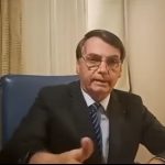 Bolsonaro também criticou o fato de Lula usar suas lives para atacar o governo. "Até parece que quando Lula vai dormir, em vez de dizer 'eu te amo, meu bem', ele diz 'Bolsonaro!'", disse, sarcástico. (Foto: Instagram)