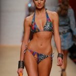 Candice Swanepoel é outra top Model adepta da marca italiana de biquinis de luxo fundada por Andrea Teofilatto (Foto: Instagram)