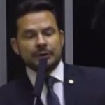 O deputado do PL usou o material para demonstrar a incoerência de Lula. (Foto: Instagram)