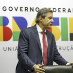 Haddad evitou falar se houve acordo para revogar a medida provisória (MP) que reonera a folha de pagamentos de alguns setores da economia. Editada no fim do ano passado, a medida traz a reoneração gradual de 17 setores beneficiados com descontos na contribuição para a Previdência Social. (Foto: Agência Brasil)