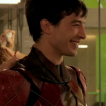 Ezra Miller tem agradado como o The Flash no Universo Estendido da DC e na franquia 'Animais Fantásticos' e ele tira proveito disso. (Foto: Reprodução/Pinterest)