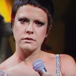 A manhã do dia 19 de janeiro de 1982 entrou para a história da música brasileira como o dia em que o Brasil perdeu uma de suas maiores vozes. A cantora Elis Regina foi encontrada desacordada em casa pelo namorado Samuel MacDowell. (Foto: Reprodução)