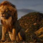 Mufasa: O Rei Leão - uma prequel sobre a ascenção de um dos maiores reis das Terras do Reino, volta à savana onde Rafiki conta para Kiara - a filha de Simba e Nala - a história de seu avô, com comentários de Timão e Pumbaa. (Foto: Divulgação)