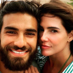 Deborah Secco diz que optou por abrir relação com o marido, Hugo Moura, para evitar de ser "corna". (Foto: Instagram)