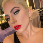 Lady Gaga é do tipo que se antecipa! A diva pop recomenda uma café reforçado com croissants na manhã das comemorações. (Foto: Instagram)