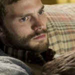 Mas atenção - mesmo com o charme do ator Jamie Dornan ('Cinquenta Tons de Cinza'), é preciso lembrar que sei personagem é um psicopata assassino. (Foto: Divulgação)