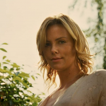 Nascida na África do Sul, a primeira língua de Charlize Theron é o africâner. (Foto: Divulgação)