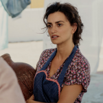 Penélope Cruz falava muito pouco inglês quando assinou seu primeiro contrato cinematográfico nos Estados Unidos. A atriz cresceu na Espanha. (Foto: Divulgação)