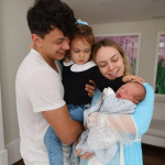 A empresária compartilhou um clique com Júlio Cocielo, com quem tem dois filhos, Beatriz e Caio. (Foto: Instagram)