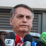 As multas acumuladas por Bolsonaro totalizavam R$ 936 mil. Ele chegou a depositar judicialmente uma quantia para quitar um dos débitos, valor que agora deve ser restituído. (Foto:Agência Brasil)