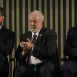 Lula justificou o veto à ampliação obrigatória das ações sociais, afirmando que dispensaria os esforços governamentais e prejudicaria a execução, monitoramento e controle das metas já estabelecidas. (Foto: Agência Brasil)