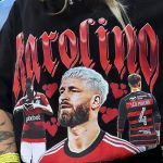 Karol usou uma camisa em homenagem ao amado, com fotos e o apelido carinhoso 'Karolino'. (Foto: Instagram)