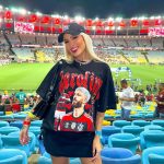 Karol tem acompanhado os jogos do Flamengo, no Rio. (Foto: Instagram)