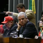 A Frente Parlamentar Invasão Zero também se manifestou contra a homenagem, convocando uma coletiva de imprensa para esta quarta-feira para discutir o repúdio à base de Lula, que lidera a homenagem ao movimento. (PT-BA).(Foto: Agência Brasil)