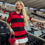 Karoline acompanhou o jogo diretamente do Maracanã, ao lado de amigos e outros influenciadores. Ela foi considera amuleto da sorte diante da torcida. (Foto: Instagram)