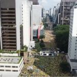 "Le Figaro", da França, relatou que "dezenas de milhares" se reuniram em São Paulo em apoio a Bolsonaro, testando sua popularidade em meio a escândalos de "tentativa de golpe de Estado". (Foto: X)