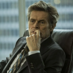 Diferentemente de seus colegas, Willem Dafoe começou a se interessar por garotas apenas aos 14 anos. E, para compensar o "tempo perdido", o astro resolveu fazer um filme proibido para menores! (Foto: Divulgação)