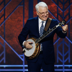 Muitas pessoas não sabem que o ator e comediante Steve Martin também é um músico talentoso. (Foto: Divulgação/Netflix)