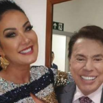 A apresentadora do SBT confessou que Silvio Santos costumava 'pegar no seu pé'. (Foto: Instagram)