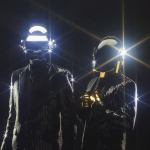 Daft Punk - A dupla de "robôs" franceses foi extremamente bem-sucedida em esconder seus rostos do público. (Foto: Divulgação/YouTube)