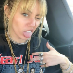 Em 2020, em entrevista à Interview Magazine, a cantora Miley Cyrus disse que foi "perseguida por algum tipo de OVNI". (Foto: Instagram)