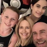 Travolta e sua esposa estavam felizes com a decisão pelo ensino domiciliar. (Foto: Instagram)