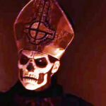 Quem chama mais a atenção é o líder, conhecido como Papa Emeritus. (Foto: Reprodução/YouTube)