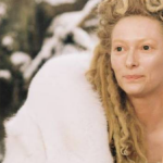 Conhecida por seus personagens “diferentões”, Tilda Swinton atraiu os olhares do público em sua breve aparição no premiado filme "O Grande Hotel Budapeste". (Foto: Divulgação)