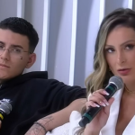 Nesse momento, Andressa Urach, inclusive, relatou um perrengue nos bastidores. A ex-A Fazenda explicou que, durante uma cena íntima, ela acabou sujando o parceiro de gravação e escutou uma reclamação do filho. (Foto: Reprodução/RedeTV)