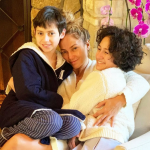 J-Lo foi publicamente criticada pelo fato de ter escolhido deixar seus gêmeos estudarem em casa até os 11 anos de idade. (Foto: Instagram)