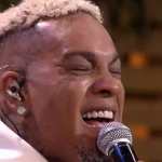 O cantor e BBB24, Rodriguinho, ex-vocalista da banda Os Travessos, participou de uma live em 2020 e também recebeu muitas críticas por sua performance. (Foto Reprodução/GloboPlay)