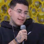 Arthur voltou a dizer que é muito profissional no que faz: "Pra mim é um trabalho, realmente, então 3xcitaçã0 não tenho nenhuma. Até mesmo porque é a minha mãe e eu não tenho nenhum tipo de t3são por ela.", garantiu. (Foto: Reprodução/RedeTV)