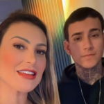 Nesta semana, Arthur e a mãe, Andressa Urach, concederam uma entrevista ao programa "Chupim", da "Metropolitana". Durante o bate-papo, os dois falaram sobre a carreira profissional e vida pessoal. (Foto: Reprodução/Instagram)