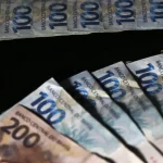 Do total de R$ 1,2 bilhão em dívidas remanescentes, R$ 222,8 milhões foram quitados à vista e R$ 977,2 milhões foram repactuados. No total, as renegociações na faixa 1 envolveram 3,57 milhões de contratos de serviços financeiros, eletricidade, comércio varejista, educação, telecomunicações, saneamento, empresas e outros setores. (Foto: Agência Brasil)