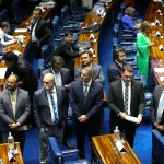 Contudo, Lira sinalizou que o “feriadão” estendido só ocorrerá se as pautas prioritárias forem votadas antes do recesso de Páscoa. (Foto: Agência Brasil)