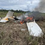 O piloto Roner Mendes, 59 anos, e os passageiros Suanne Camelo, 30 anos, Amélia Cristina Rocha, 28 anos, Matheus Jeferson e Delisiane Salomão Calisto, 15 anos, foram socorridos e levados para hospitais locais. (Foto: CBMAC)