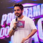 João Silva contou que sempre após um episódio do seu programa na Band, Faustão o envia alguns áudios apontando onde ele pode melhorar (Foto: Band)