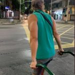 Em outro momento de destaque, após sua experiência viral como vendedor de cerveja, Erthal havia compartilhado sua alegria ao receber a kombi de um cliente. (Foto: Instagram)