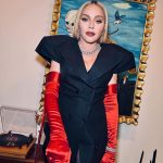 No post, Madonna surge em um vídeo e garante que irá vir ao Brasil (Foto: Instagram)