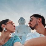 O pedido de casamento foi feito por Gabriel, durante a viagem de férias que eles dois estão fazendo pela Tailândia (Foto: Instagram)