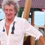 Rod Stewart é responsável pelo maior concerto histórico que já aconteceu no Brasil. Em um animado réveillon em Copacabana, o cantor e compositor britânico reuniu mais de 3,5 milhões de pessoas na praia de Copacabana. (Foto: Instagram)