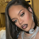 Rihanna é uma das celebridades que já se declarou adepta dos iv drips, como são chamados os soros vitamínicos em inglês. (Foto: Instagram)