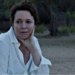 Em 2022, Olivia Colman volta aos holofotes de Hollywood sendo indicada na principal categoria de “Melhor Atriz”. Desta vez, por sua personagem “Leda” na dramaturgia “A Filha Perdida”. (Foto: Divulgação)